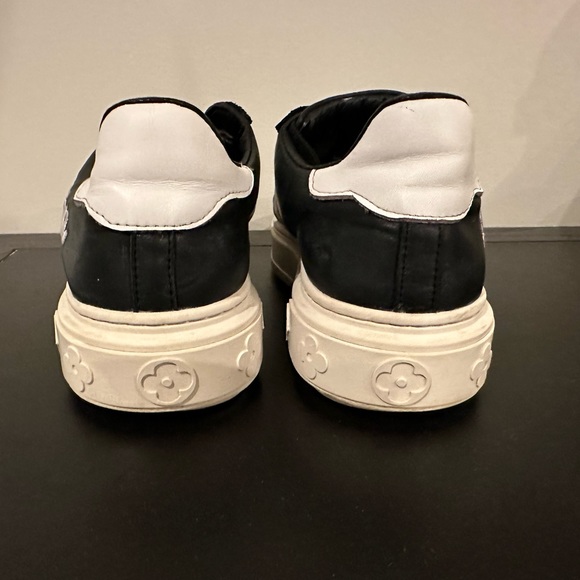 LOUIS VUITTON TIME OUT SNEAKER - Picture 5 of 9